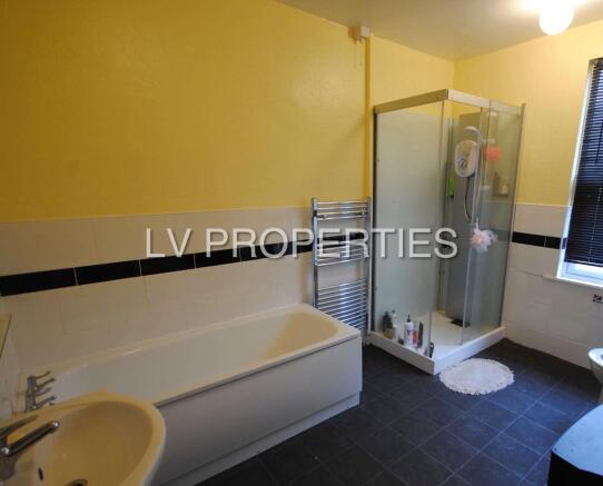 4 bed Terraced to rent Image 9
