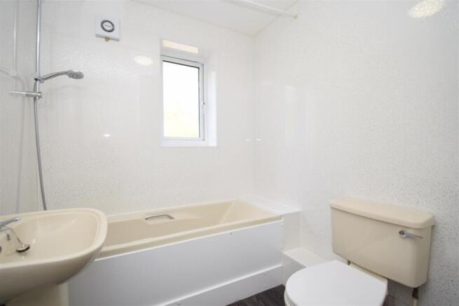 2 bed Semi-Detached to rent Image 9