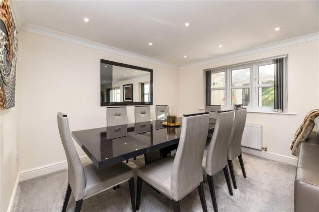 4 bed Detached for sale Image 7