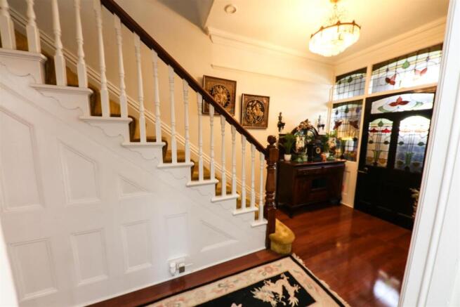 5 bed Semi-Detached for sale Image 4
