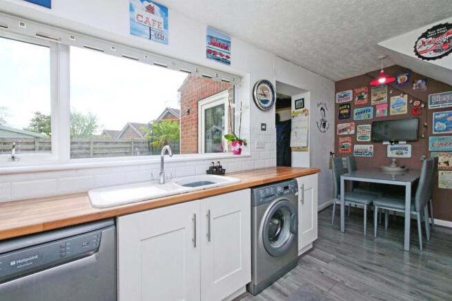 5 bed Detached for sale Image 8