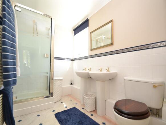 EN SUITE SHOWER ROOM