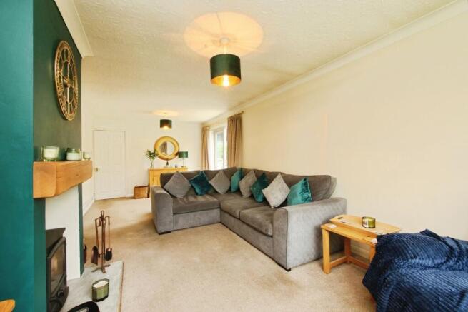 4 bed Bungalow for sale Image 9