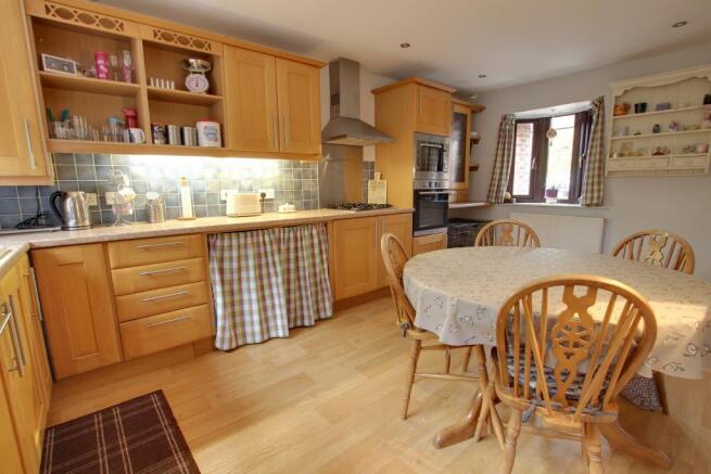 KITCHEN / BREAKFASTROOM