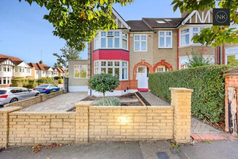 Arlington Road, Woodford Green, Essex, IG8 9DE
