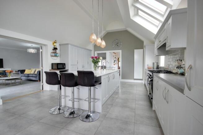 4 bed Detached Bungalow for sale Image 6