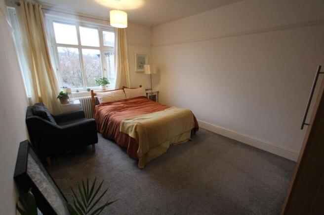 2 bed Apartment to rent Image 5