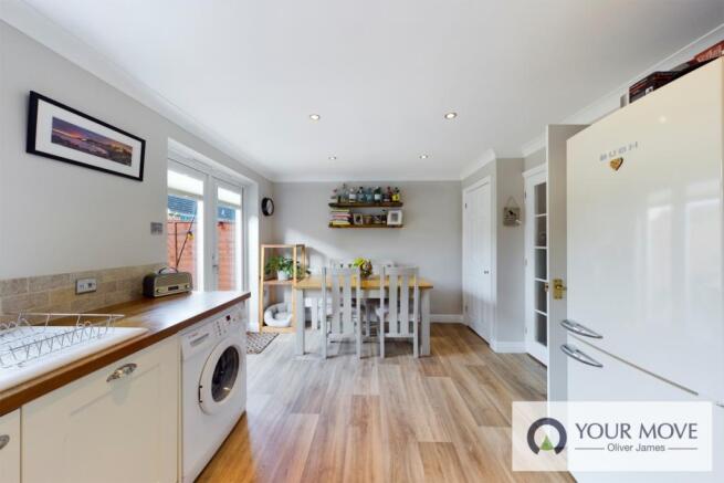 Modern Kitchen / Din