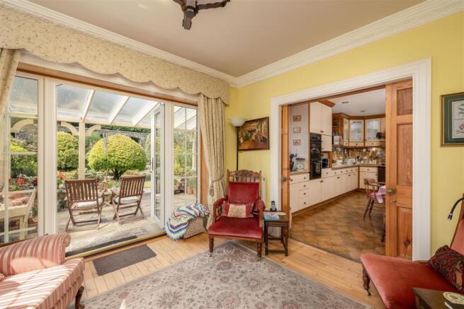 4 bed House for sale Image 8
