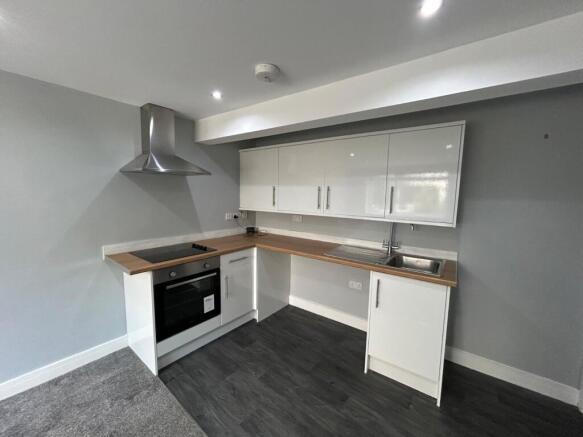 2 bed Town House to rent Image 4