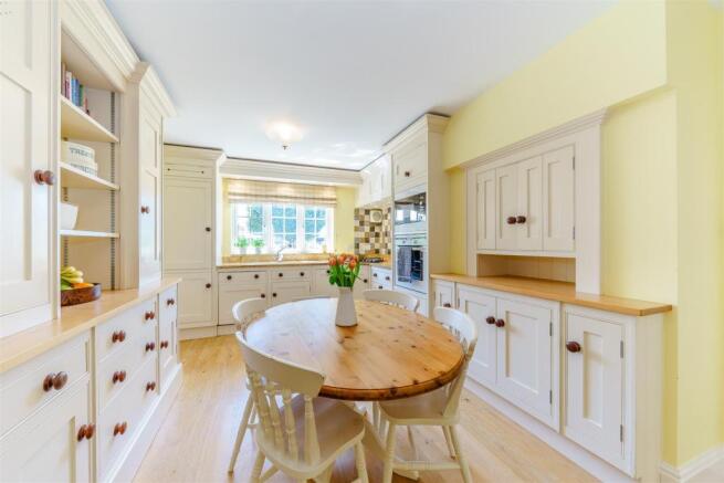 8341634-interior09.jpg