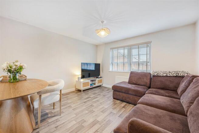Open plan kitchen-diner living area