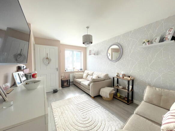 Faraday Drive, Minster on Sea, ME12 3UL photo 4