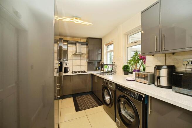 3 bed Semi-Detached for sale Image 6