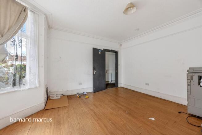 Elliott Road, Thornton Heath photo 4