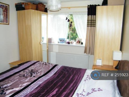 Main Bedroom (Rear)