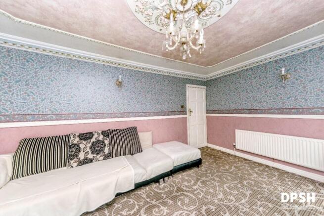 5 bed Detached for sale Image 9