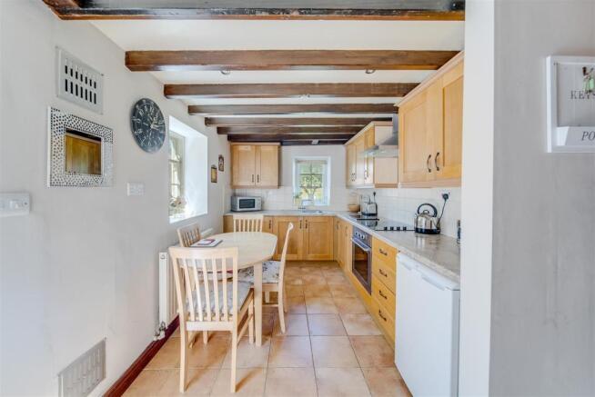 KITCHEN/DINING ROOM