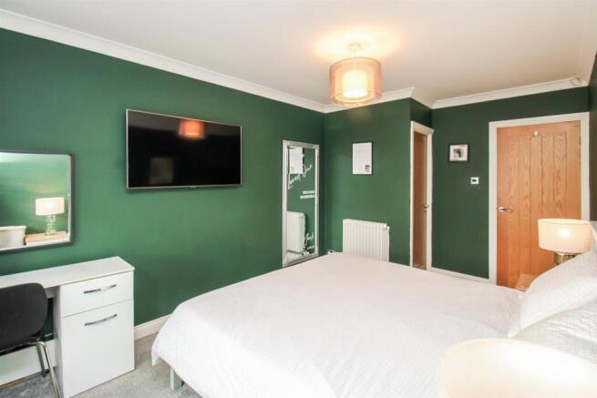 4 bed Semi-Detached for sale Image 10