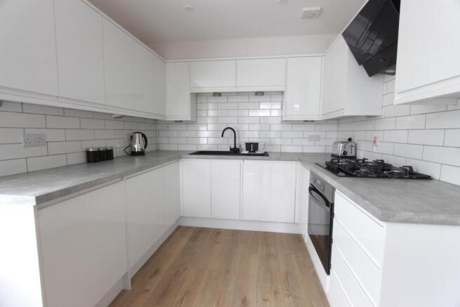 2 bed Apartment to rent Image 12