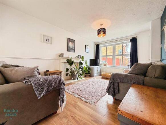 Redwing Close, Gateford, Worksop photo 4