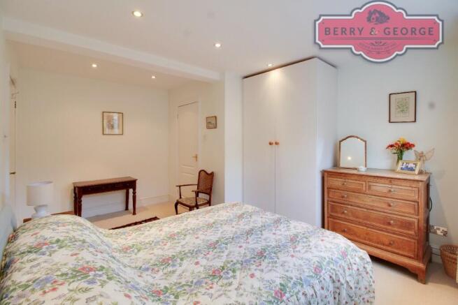 MAIN BEDROOM