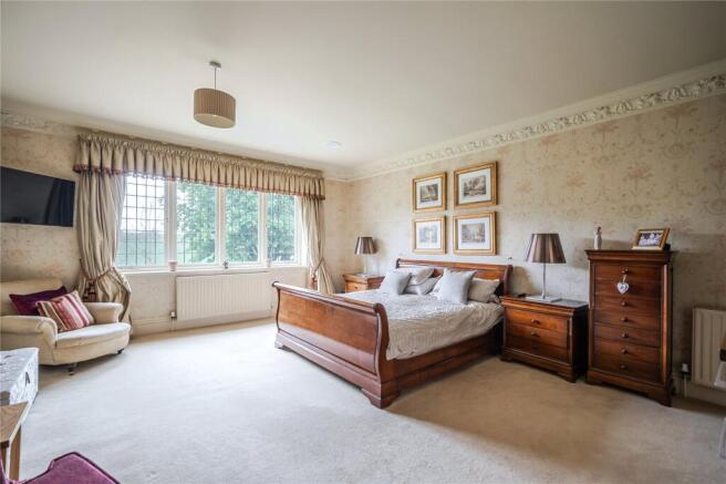 5 bed Detached for sale Image 10