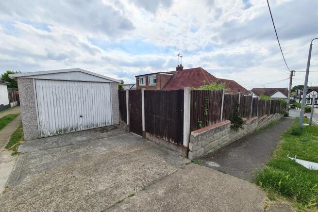Garage & Driveway