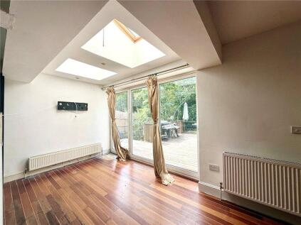 Knollys Road, London, SW16