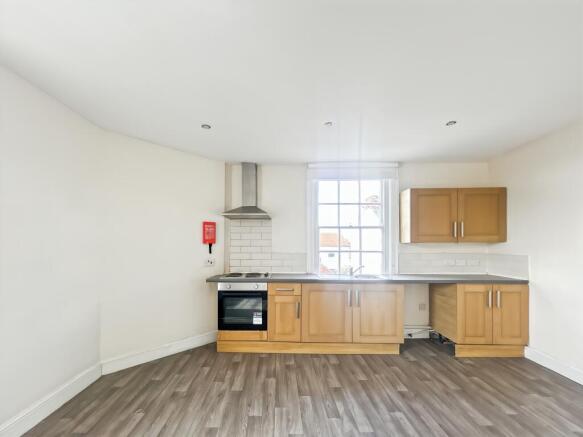 2 bed Apartment to rent Image 4