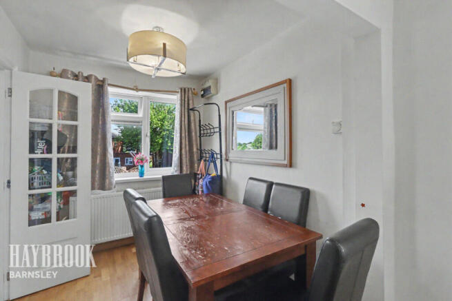 3 bed Semi-Detached for sale Image 6
