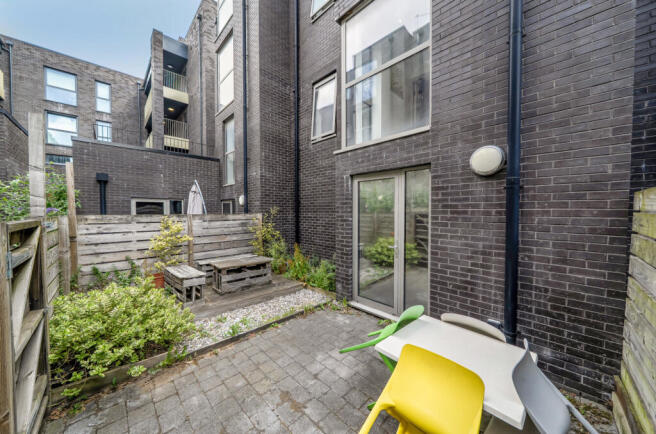 5 bed House for sale Image 5