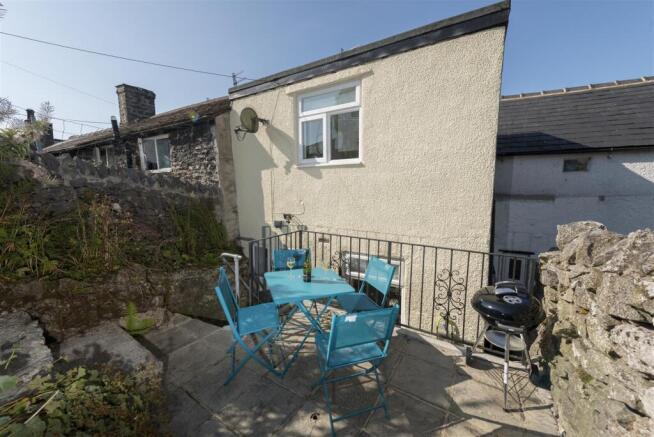 28-Rear-Courtyard.jpg