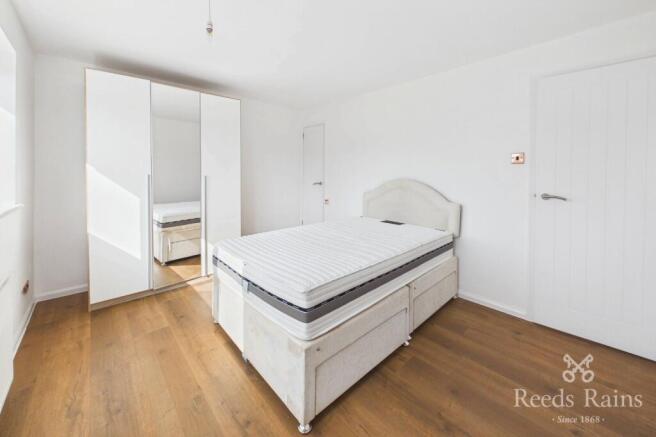 2 bed Semi-Detached to rent Image 8