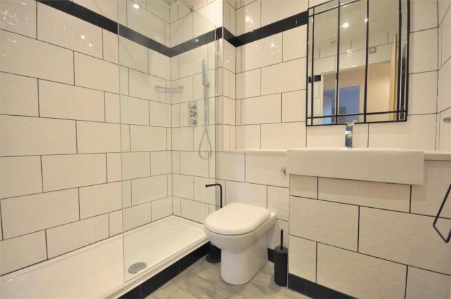 2 bed Apartment to rent Image 7