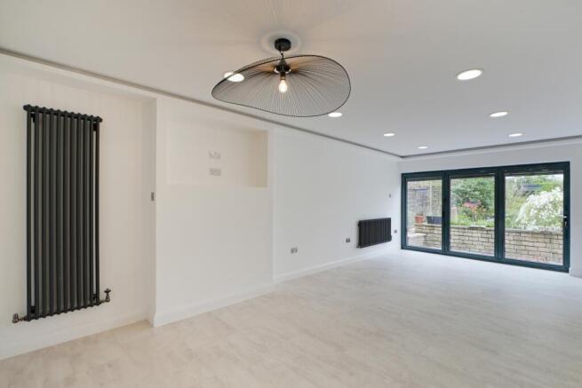 4 bed Detached to rent Image 12