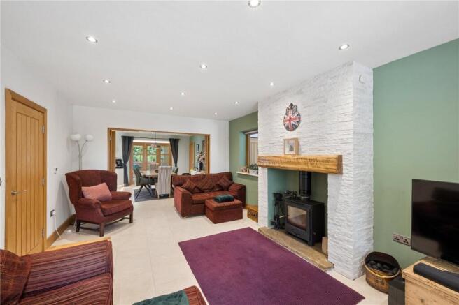 6 bed Detached for sale Image 5