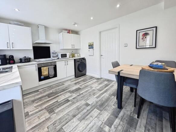 3 bed Town House for sale Image 5