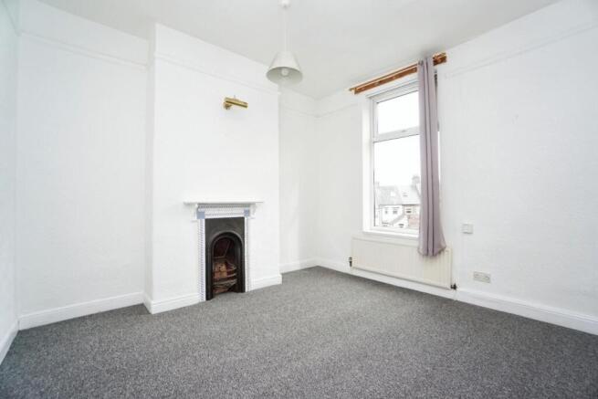 2 bed Terraced to rent Image 6