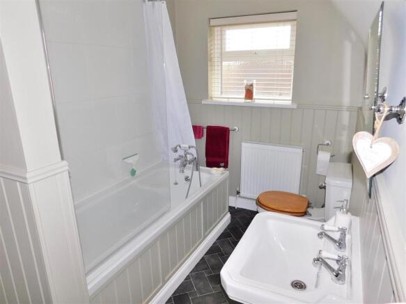 BATHROOM.JPG
