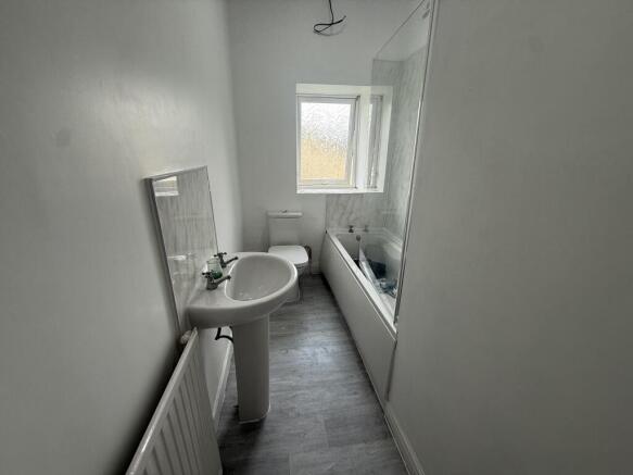 2 bed House to rent Image 9