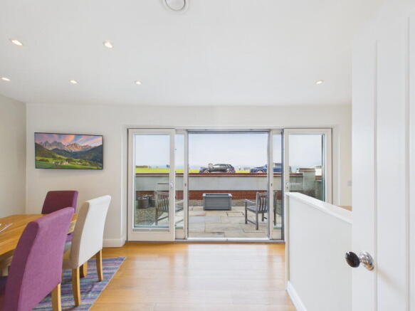 3 bed Town House for sale Image 9