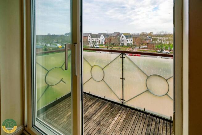 2 bed Apartment for sale Image 12