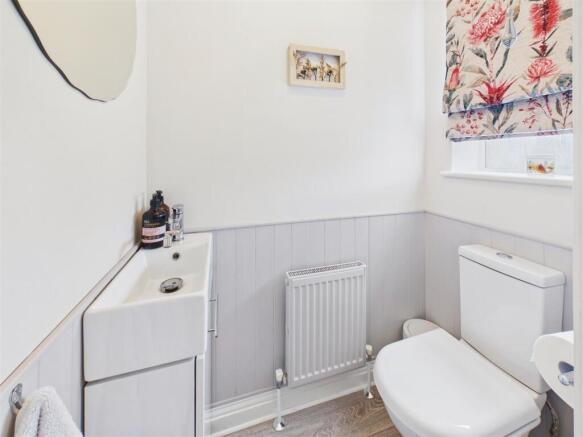4 bed Detached for sale Image 6