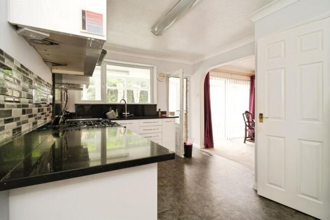 4 bed Detached Bungalow for sale Image 8