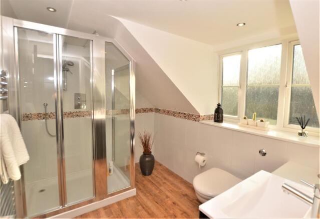 Loft En Suite.JPG