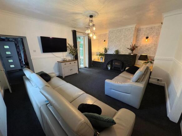 3 bed Semi-Detached for sale Image 3