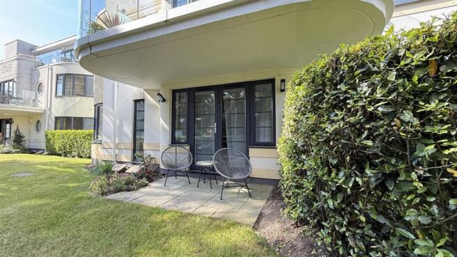Escala - Front