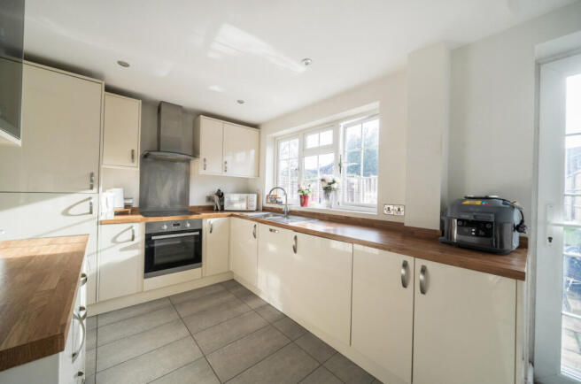 1404713-8-697cd78...