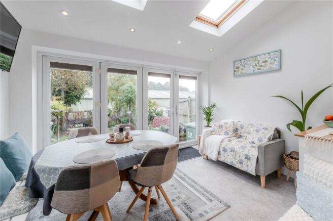 Sussex Avenue, Horsforth, Leeds, West Yorkshire photo 4